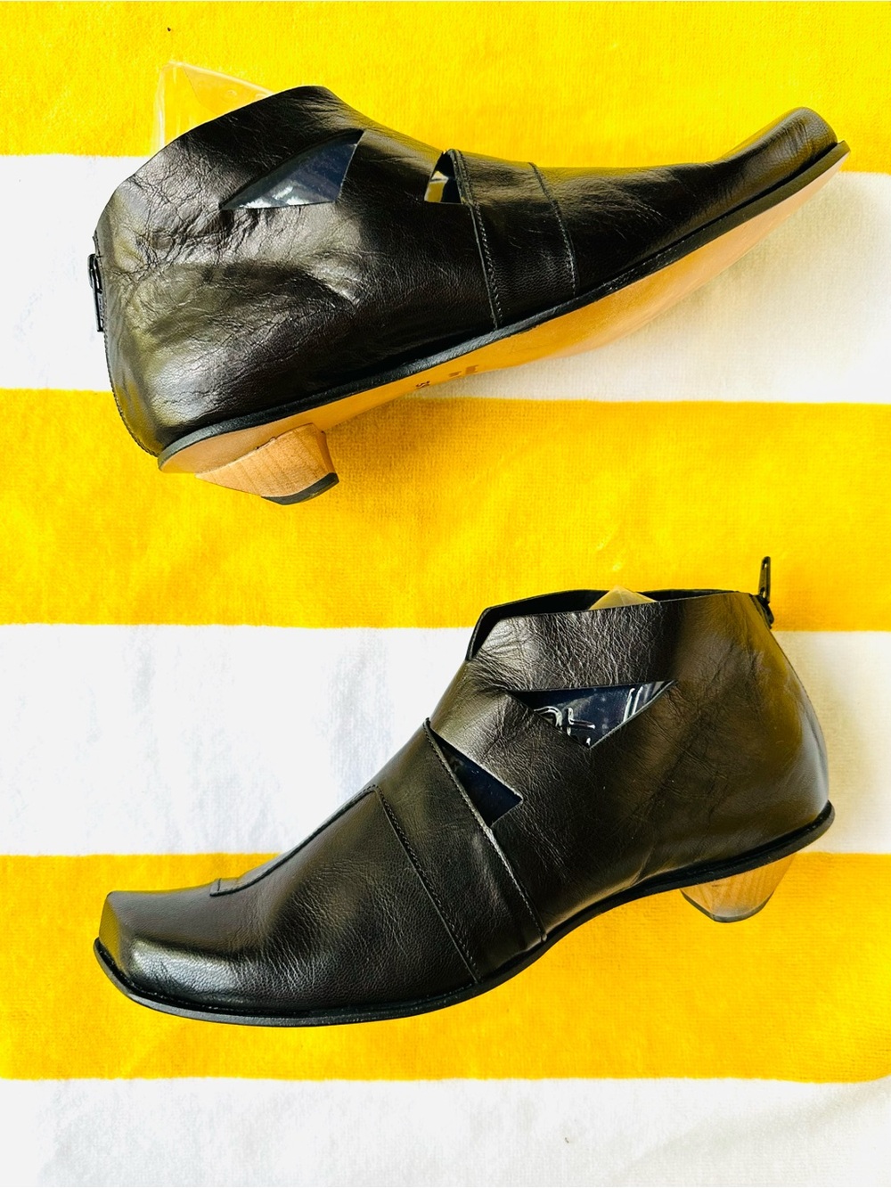 CYDWOQ Women’s Black Handmade Leather Ankle Booties with Low Wood Heel 9.5 NWT